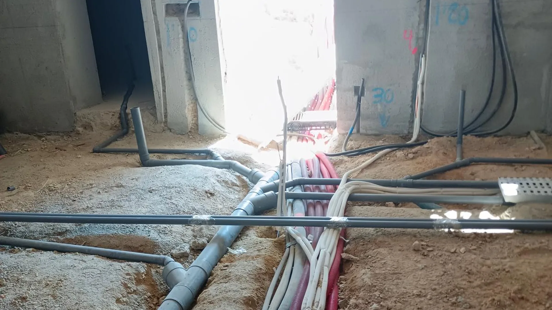 Instalación eléctrica y fontanería en obra — Ibiza